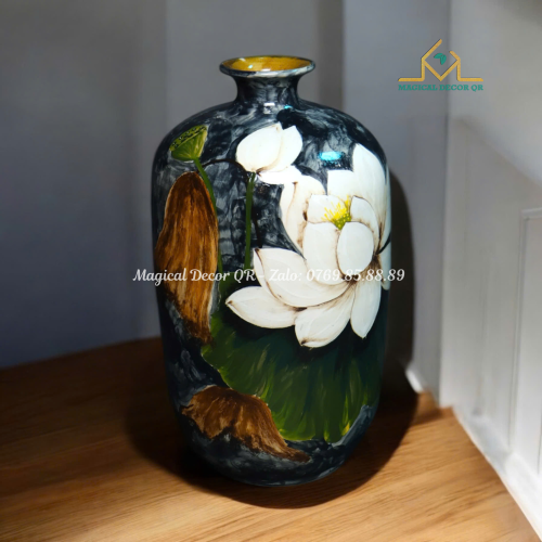 Vuốt tay xanh đen sen trắng