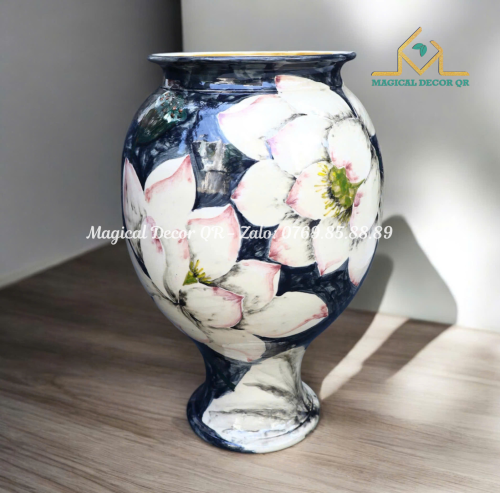 Vuốt tay đen sen trắng miệng rộng