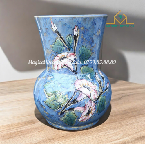 Vuốt tay hoa bìm bìm tím